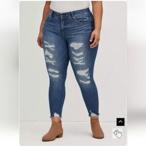 NWT TORRID | Bombshell Skinny Premium Stretch High-Rise Destructed Jeans Sz 26S
